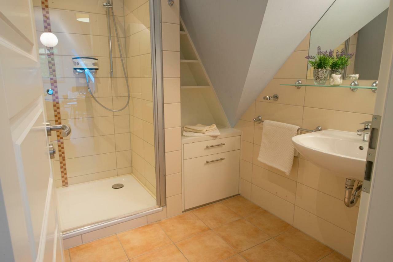 Lavendelblume - 4 Sterne Inklusive Eigene Bikebox Mit Strom - Waeschepaket - Power Wlan - Parkplatz # Bestpreisgarantie # Apartment Zingst